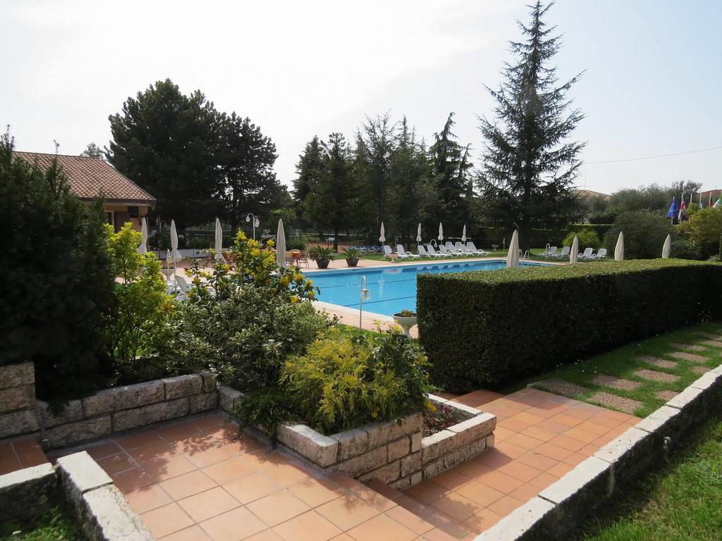 Residence Liana Albisano Torri Del Benaco Buitenkant foto