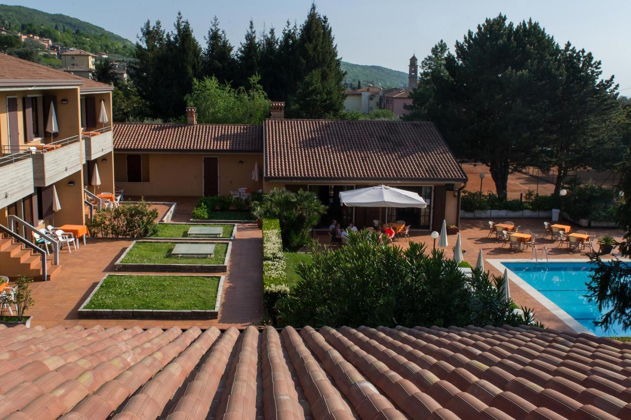 Residence Liana Albisano Torri Del Benaco Buitenkant foto